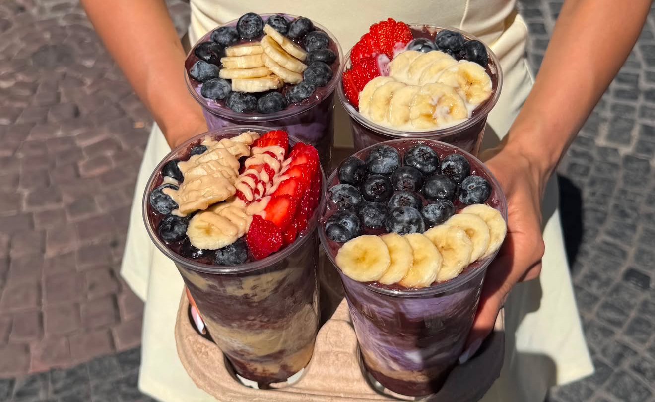 Açaí Cups to go — vier Becher frisch aus der Softeismaschine